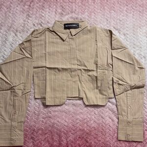 PrettyLittleThing Stone Poplin Pinstripe Pocket Detail Cropped Shirt